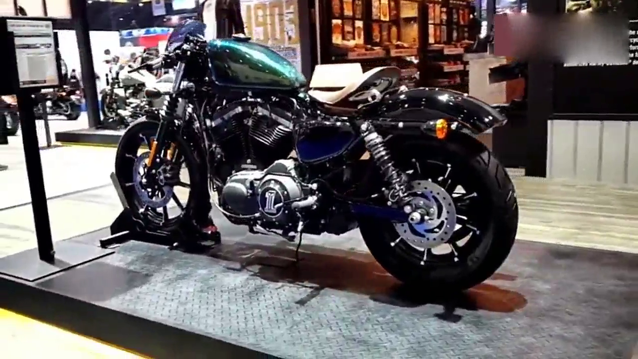 2018款哈雷Iron 883，硬汉专属，开他上路回头率超过跑车