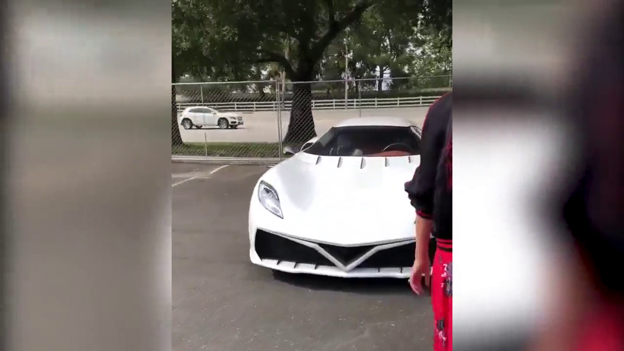 一款不知名跑车，开车门那一刻惊艳了