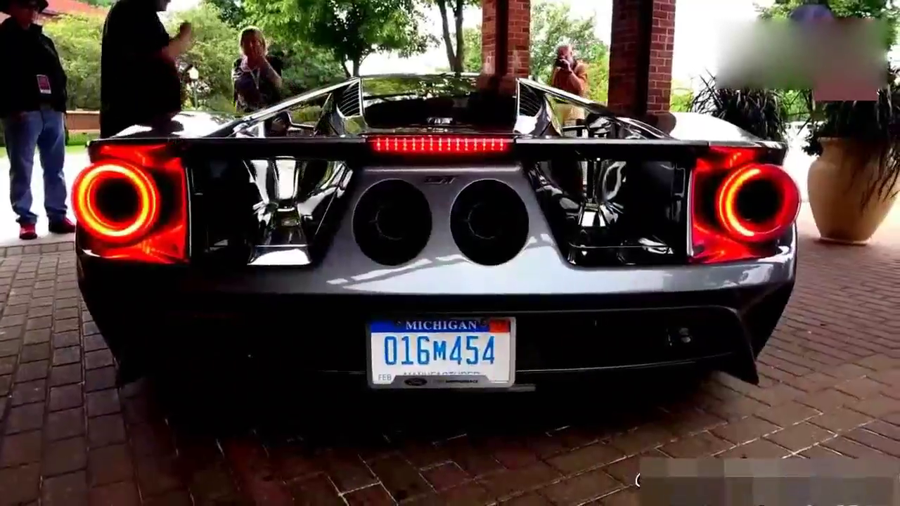 当你看到一辆福特GT跑车这样上车时！你还决定买兰博基尼吗？