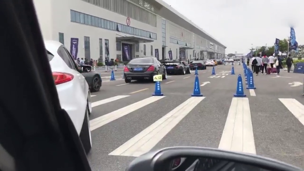 改装车聚会，底盘太高都不好意思进来了