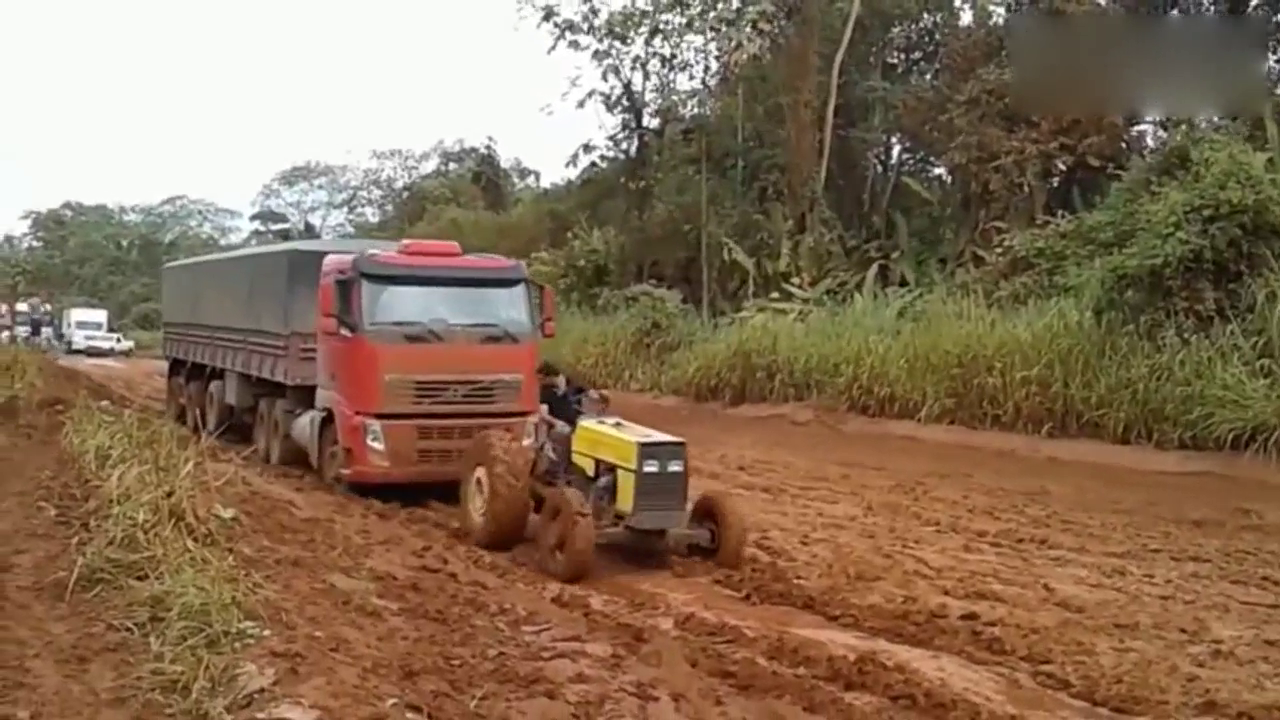 这拖拉机都逆天了，卡车驾驶