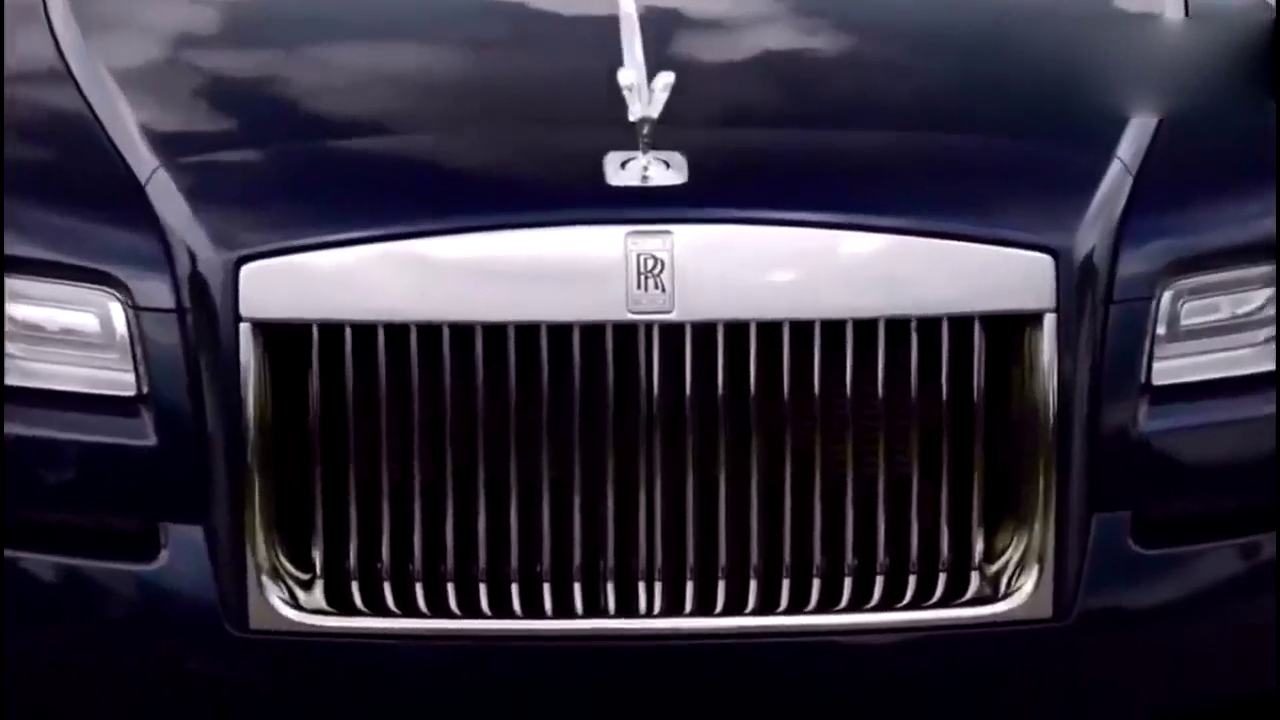 遇上急转弯时，才知道劳斯莱斯跑车的平衡感有多强！