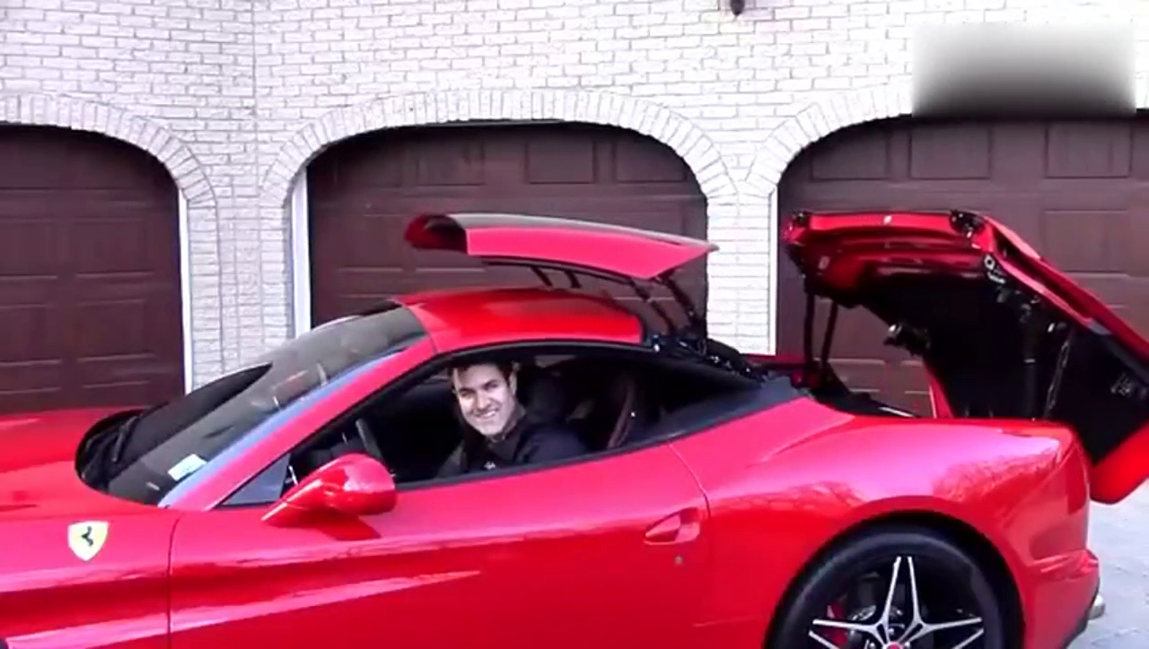 法拉利变身，还是敞篷车看着高大上！