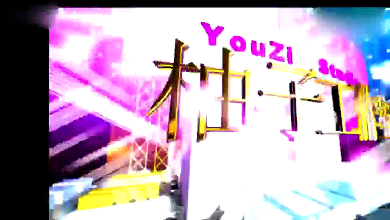 开眼界 沃尔沃卡车后面背着一辆Smart小车给司机代步