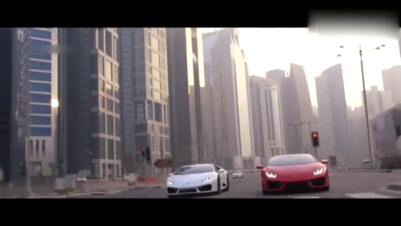 熊孩子第一次见到兰博基尼跑车，刚一伸手顿时傻眼了