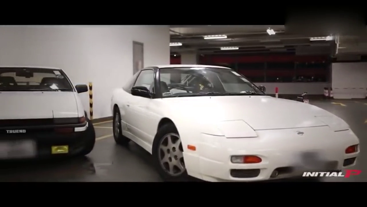 经典的车灯，经典的外形，这才是最经典的跑车！