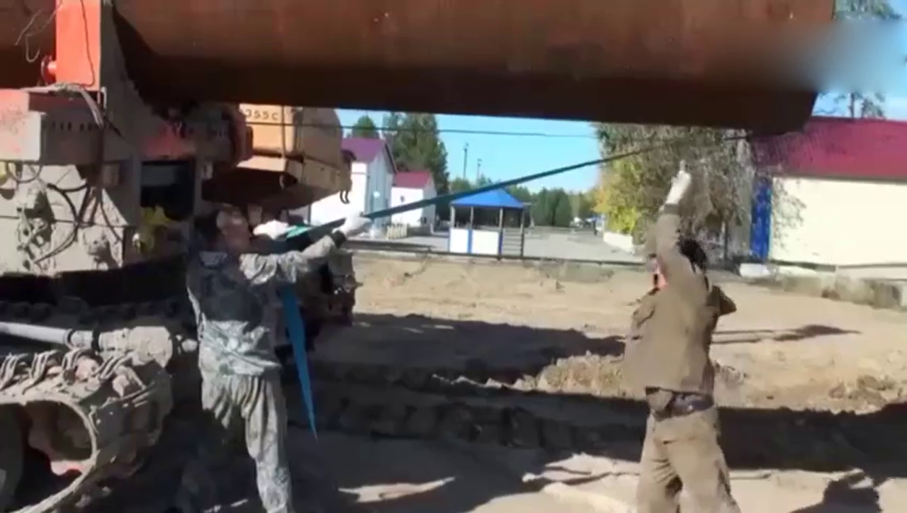 战斗民族的卡车改装的太牛了