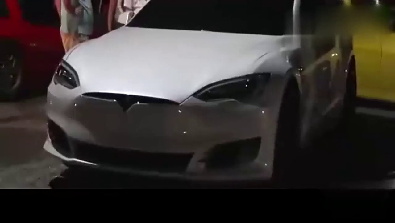 无敌是多么的寂寞，传统改装车的天敌惊现江湖