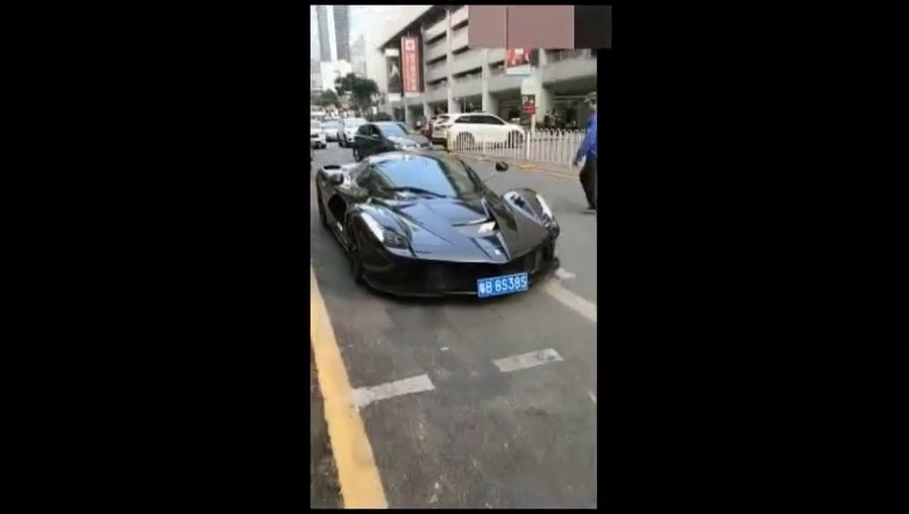 启动引擎后这才叫超级跑车，布加迪靠边站，思域躲远点！