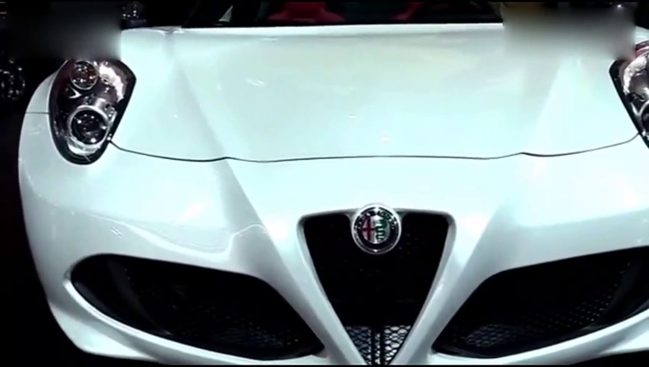 2018款全新阿尔法罗密欧4C蜘蛛敞篷车，这车最适合白富美