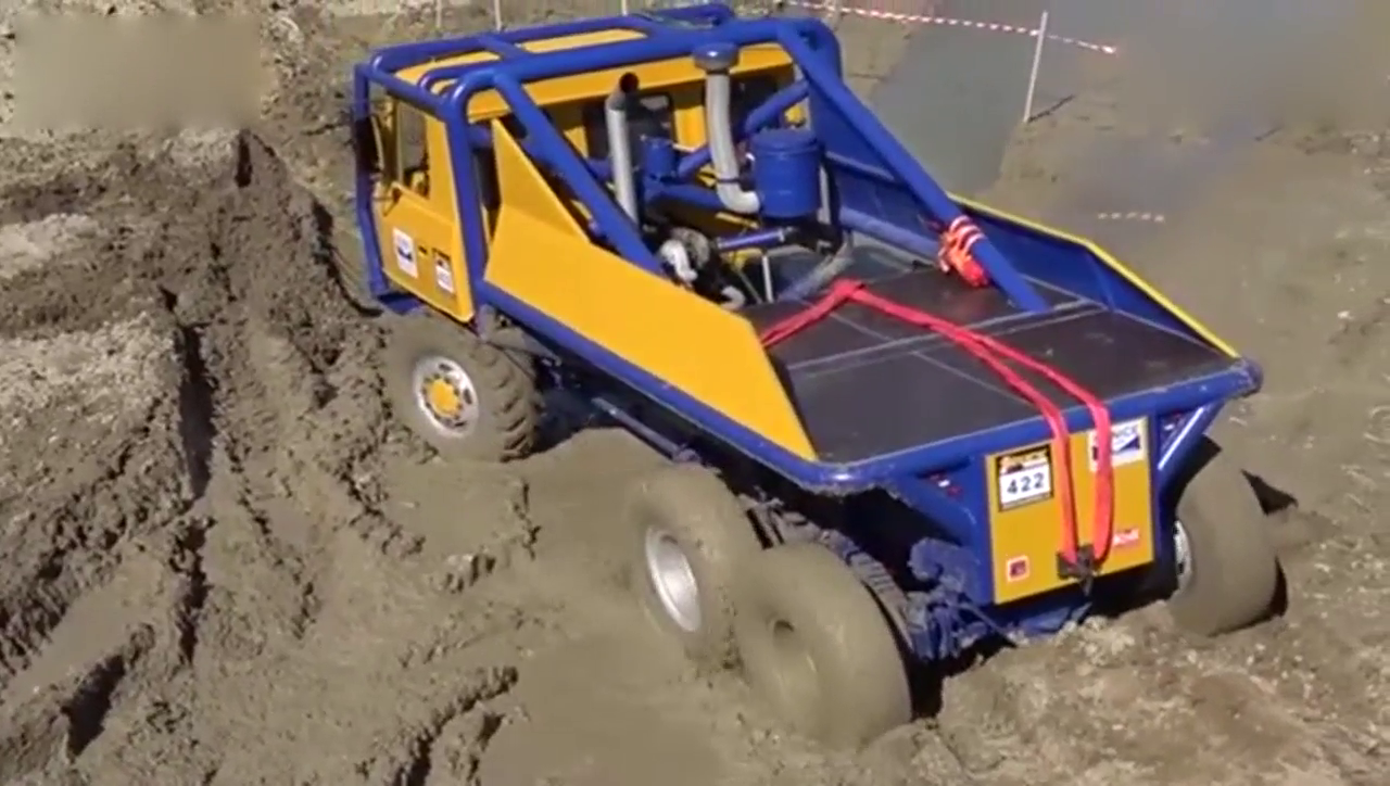 强悍的大拖拉越野卡车，这种地形都敢去挑战