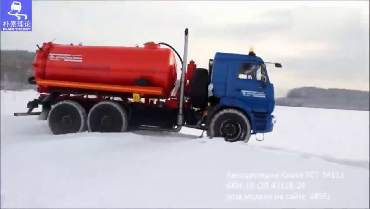 俄罗斯越野卡车技术强，6驱油罐车雪中行驶无压力