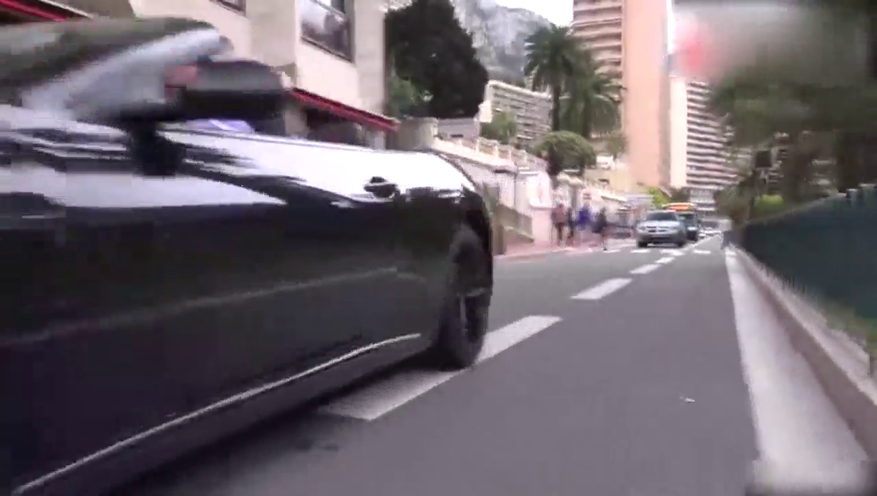 玛莎拉蒂敞篷跑车户外街头试驾实拍