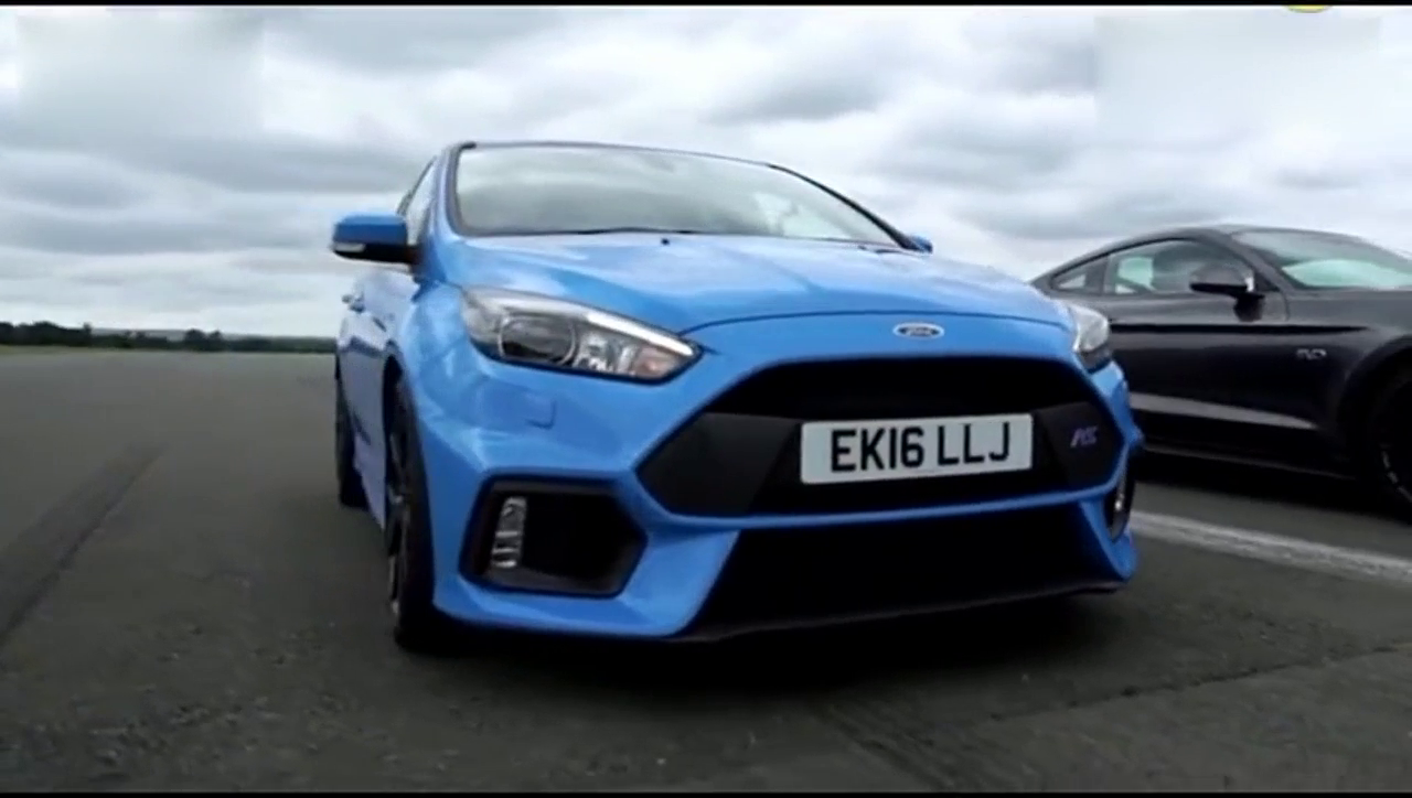 福特旗下两个性能车PK，福克斯RS和野马你说谁会赢？