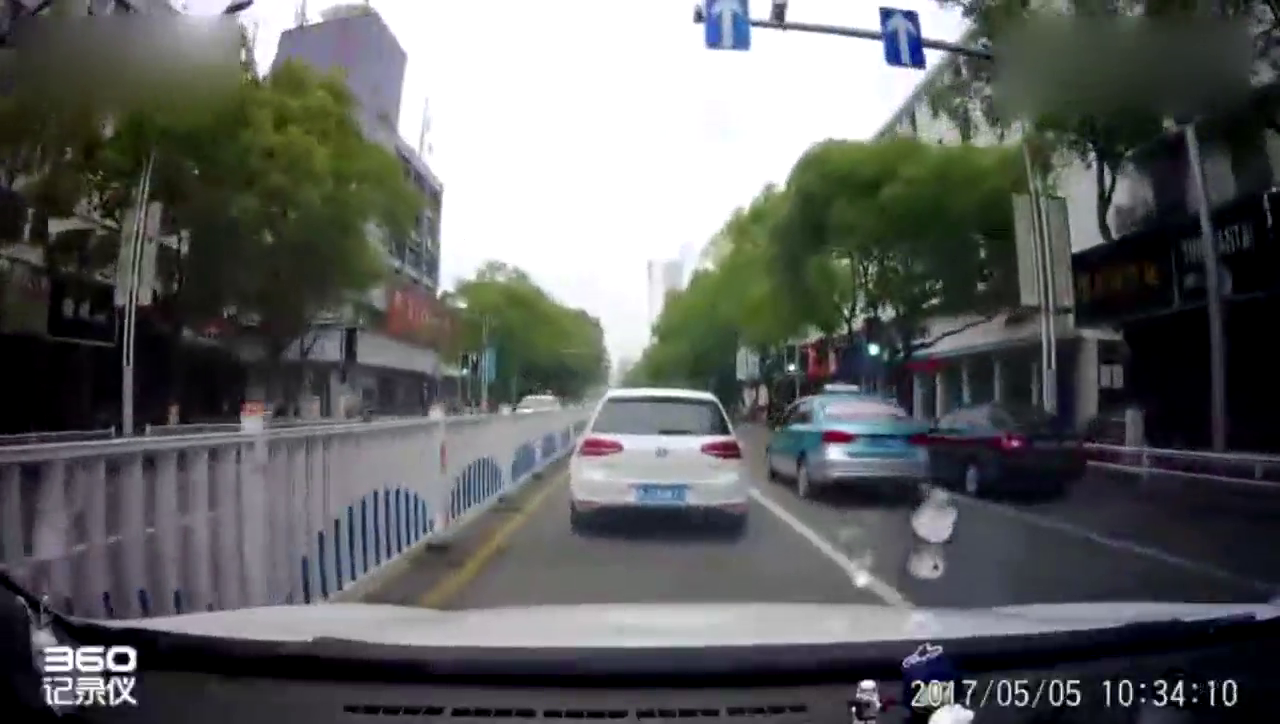 行车记录仪：姑娘，长的漂亮不代表电动车就可以乱骑