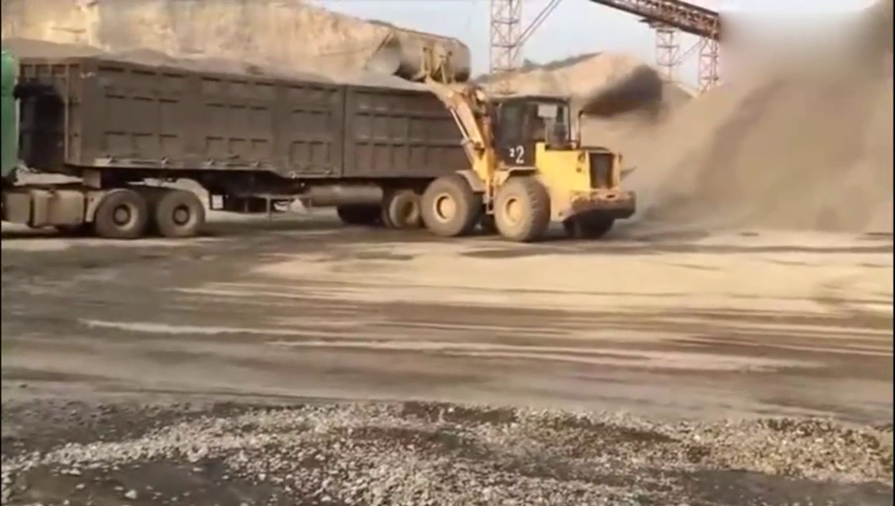 铲车要花多久才能把这辆卡车裝满