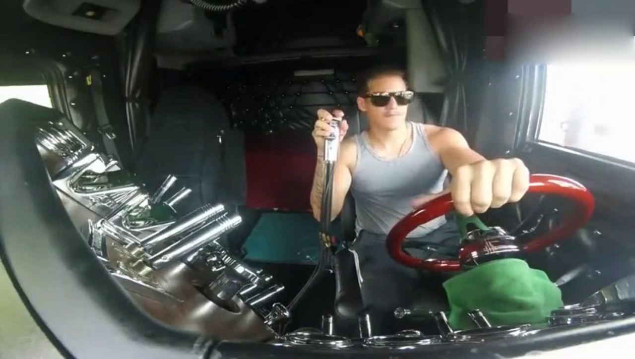 驾驶一辆13档变速箱的卡车！看看司机是怎么换挡的