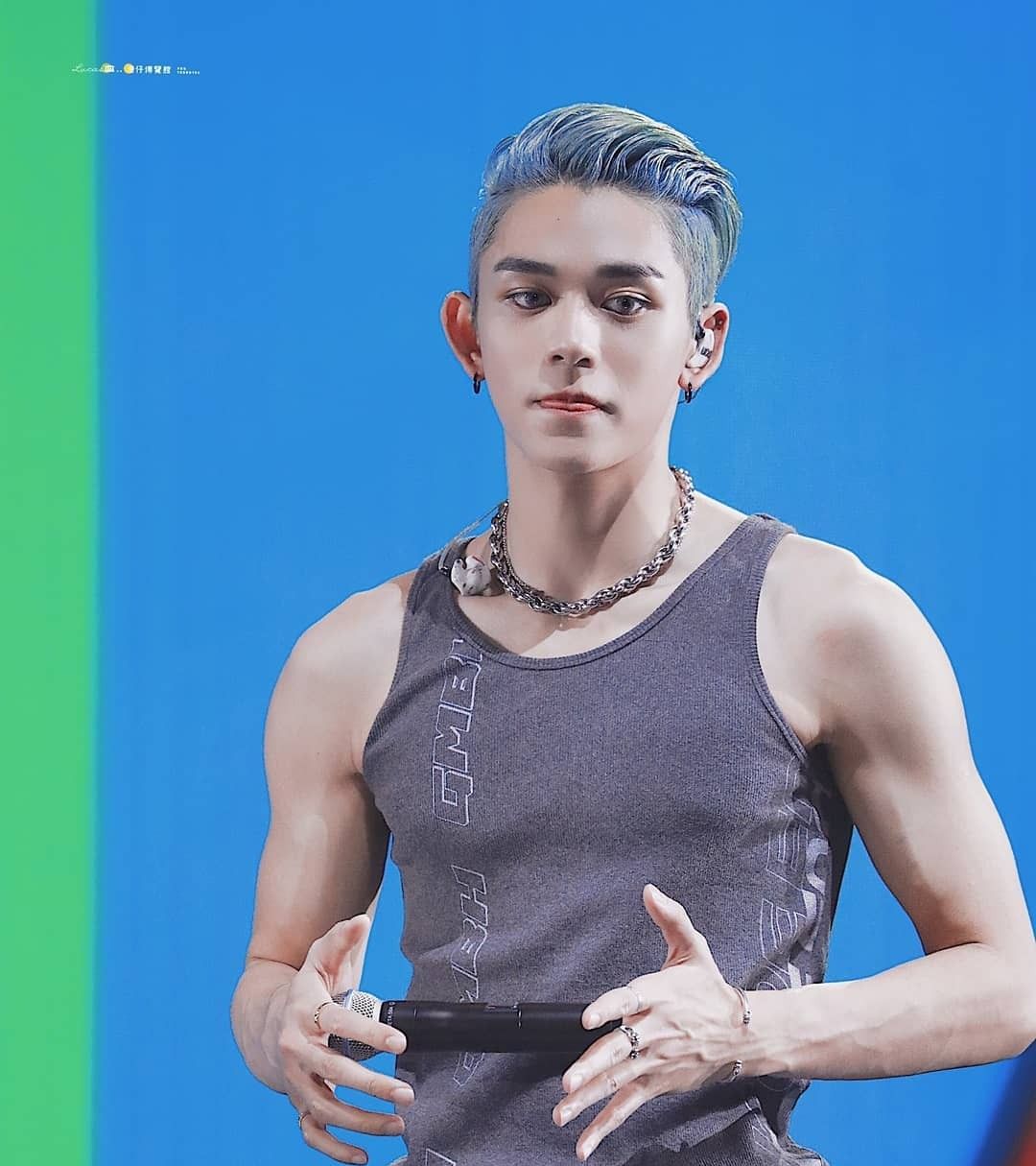 nct成员黄旭熙(lucas),性感的肌肉手臂,男友力爆棚的