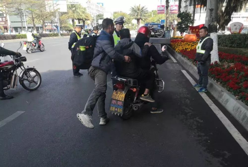 禁摩令、禁电令相继颁发，车主终于怒诉：干脆把汽车也禁了吧！