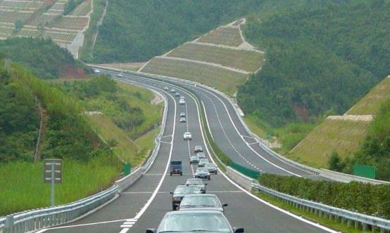 在跑长途前，应该如何检查车辆