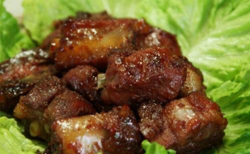 叉烧排骨的家常做法，味浓甘香，令人回味无穷