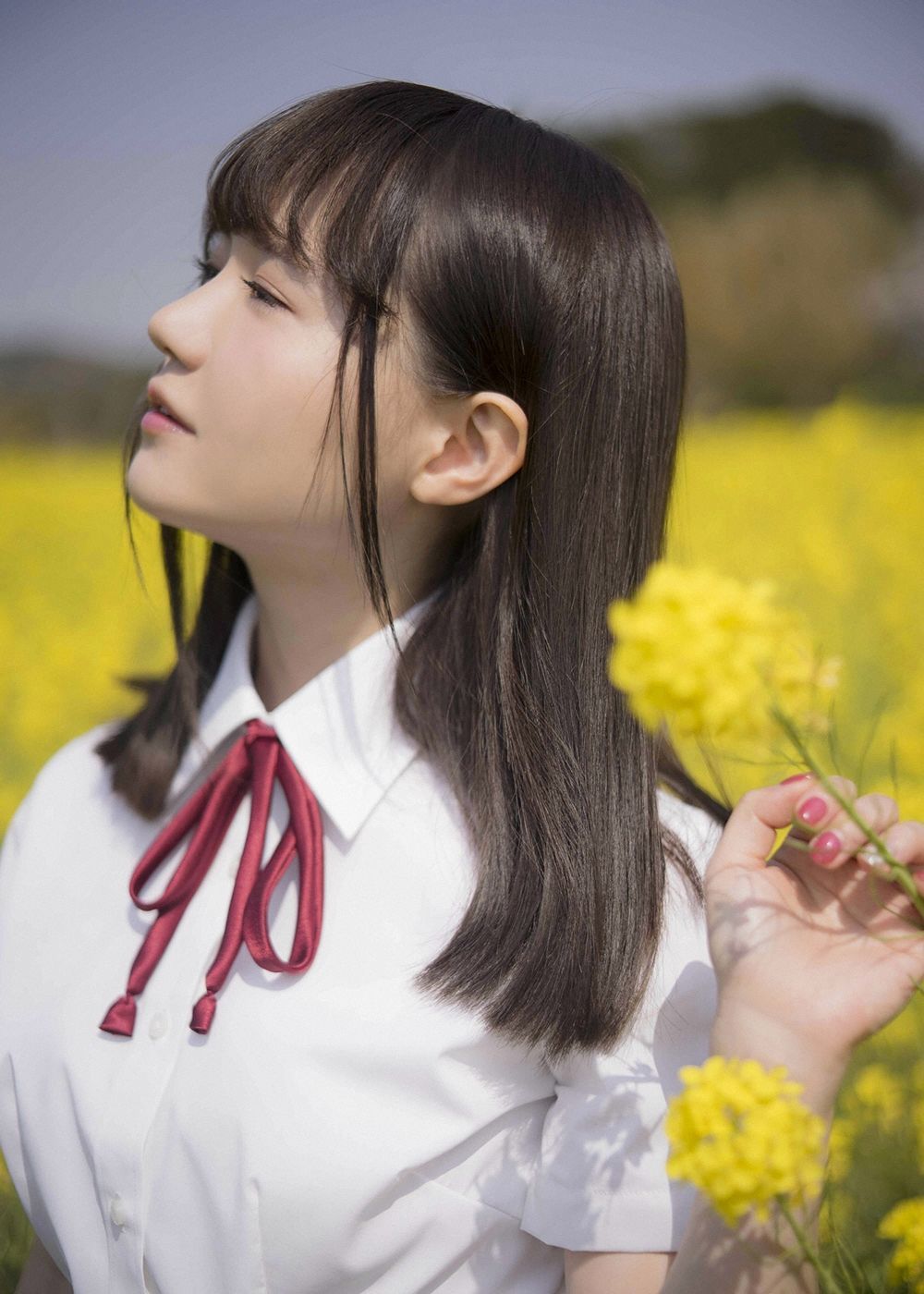 尾崎由香写真 少女和花