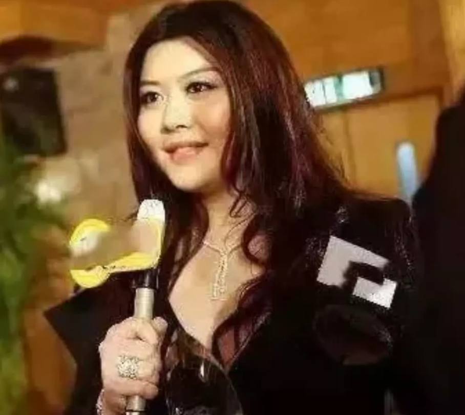 向华强家“偏心式遗传”?向佐向佑颜值一言难尽,姐姐撞脸熊黛林