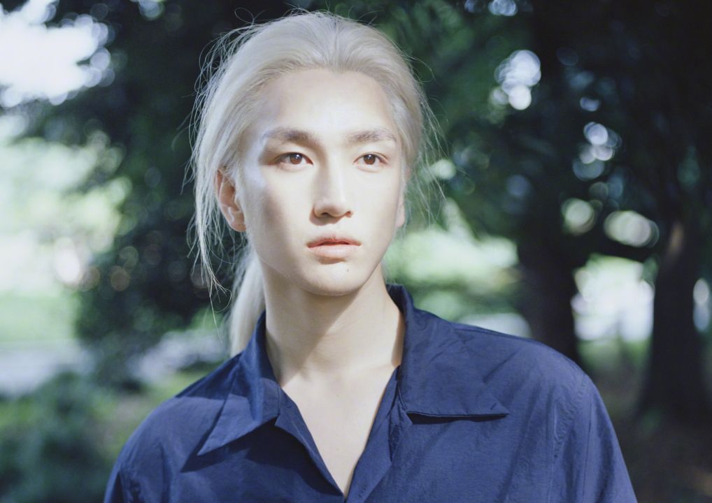 求这位白发妹子的名字与出处