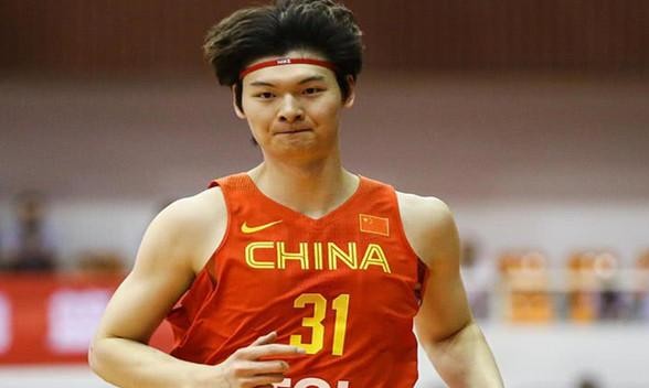 兼球员CBA第一人!连续三年场均20+10,年薪仅