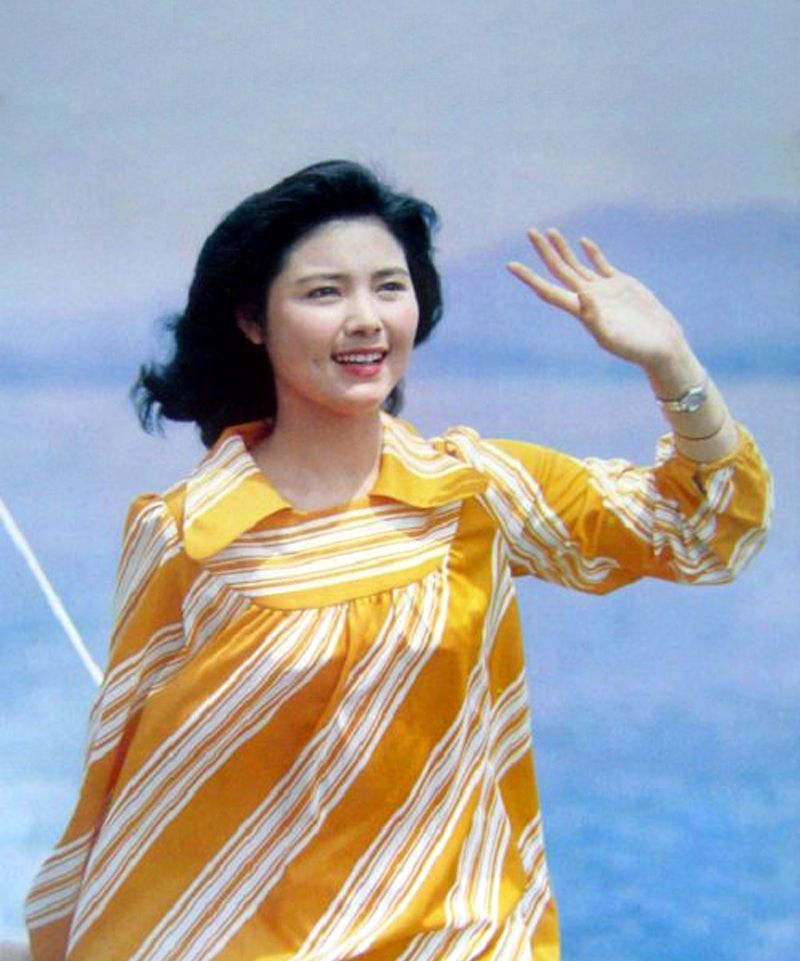 红牡丹姜黎黎,12张老照片,曾经的一代女星端庄秀丽青春可人