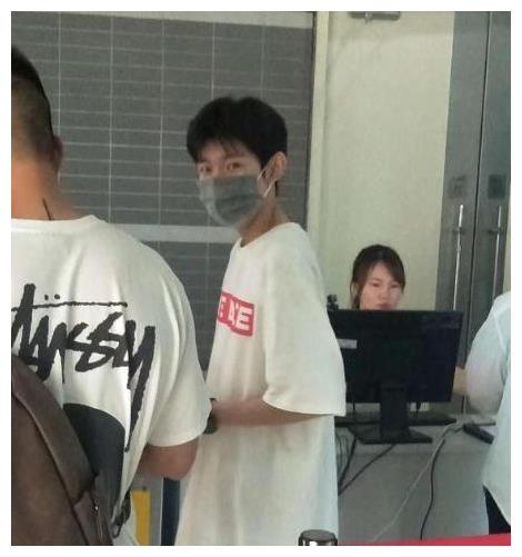 继易烊千玺买了大G后,王源也要拿到驾照啦!可知他心仪什么车?