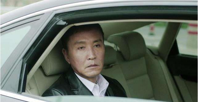 跟领导同乘一辆车时座位怎么去坐?很多人一不