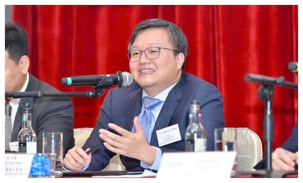 内地富二代去香港地产公司偷师,当3年小职员,