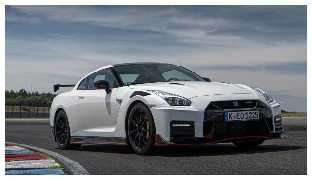 造型时尚,引起围观:尼桑GT-R Nismo