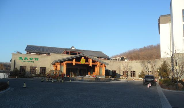 冬季再豋大连小黑山，顶峰绝壁藏古寺，雪天险峻的山峰让记忆满满