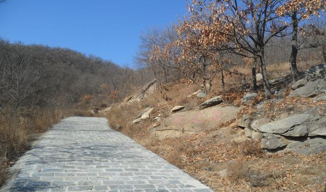 冬季再豋大连小黑山，顶峰绝壁藏古寺，雪天险峻的山峰让记忆满满