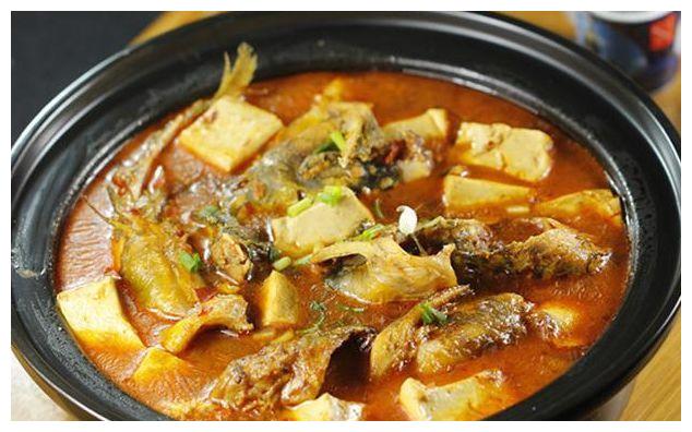 菜谱:黄骨鱼炖豆腐,煎蛋酥冬瓜,腰果炒虾仁,虾仁炒菜椒