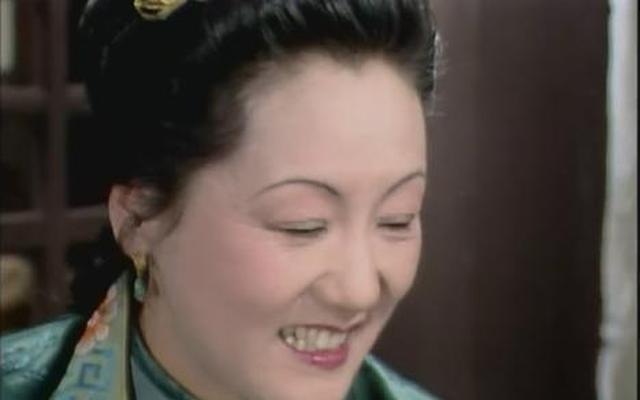 《红楼梦》中最幸运的丫头，不是娇杏，不是小红，而是她