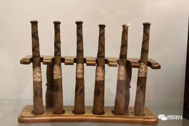 福恩特的“大肉瘤”雪茄闻所未闻盘点形形色色的异形雪茄 福恩特的“大肉瘤”雪茄闻所未闻 盘点形形色色的异形雪茄