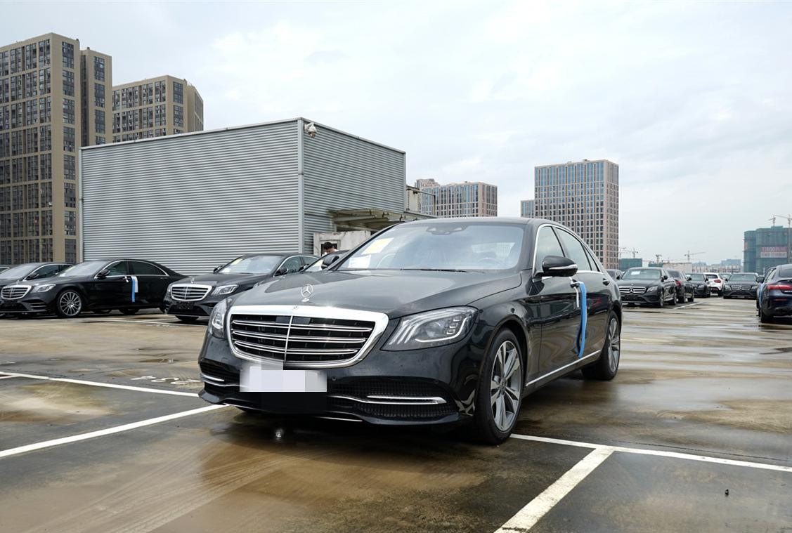 奔驰350新车报价及图片,350奔驰车报价及图片 2019款奔驰s350l豪华版实拍:它不愧是奔驰最畅销的s级
