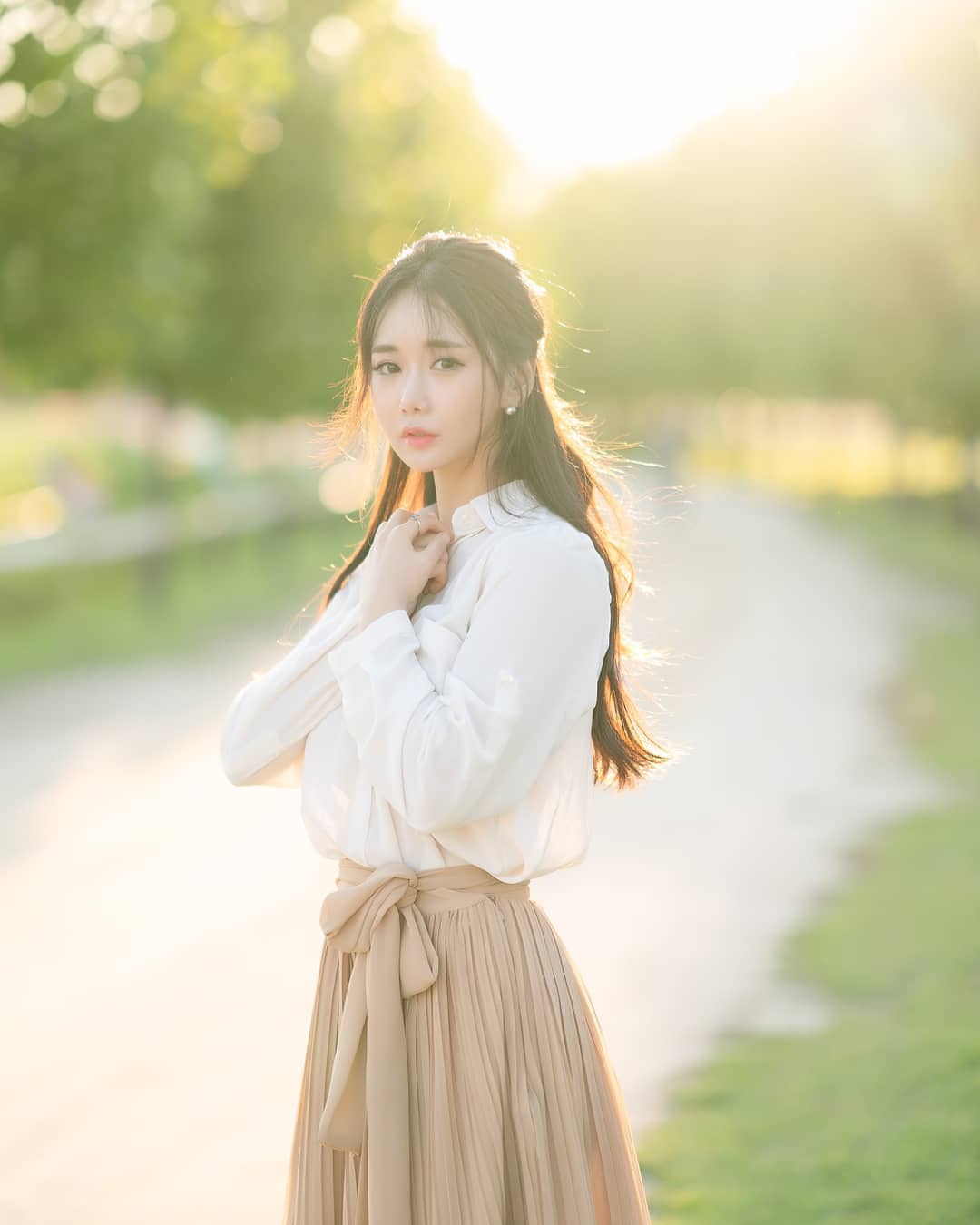 穿衬衣的韩国性感美女明星手机壁纸-美女-3g壁纸