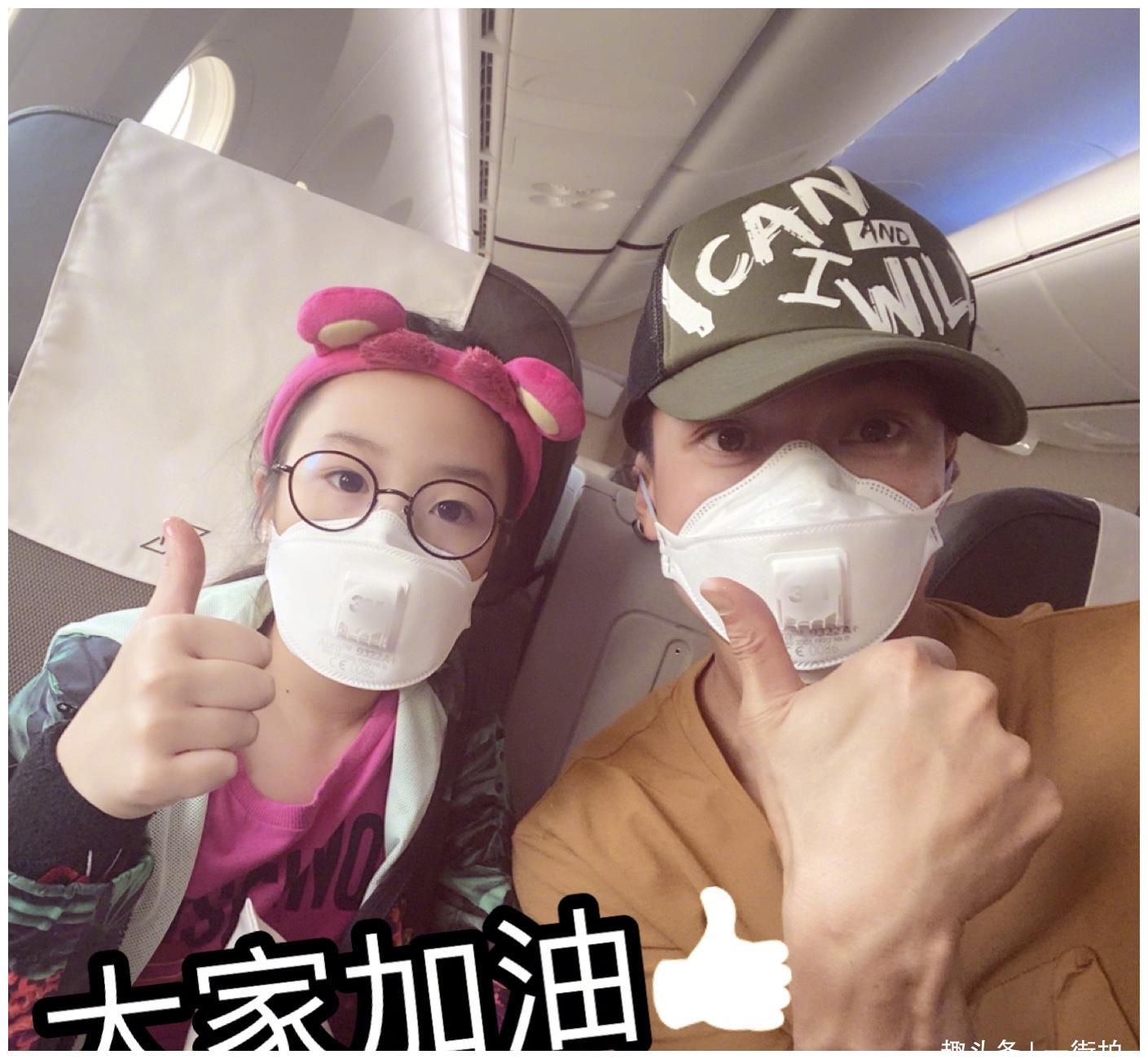 吴尊晒女儿近照,neinei穿芭蕾舞裙比赛,戴圆框眼镜像妈妈