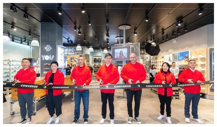 杭州街头篮球有了厂牌球队，成立不久找来匡威合作，就是这么硬核