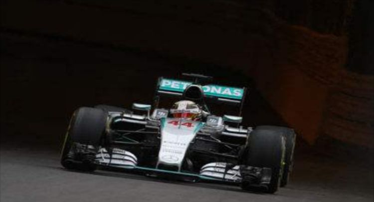 红牛二队：赛车图来了，流线的车身很帅气，十分出色