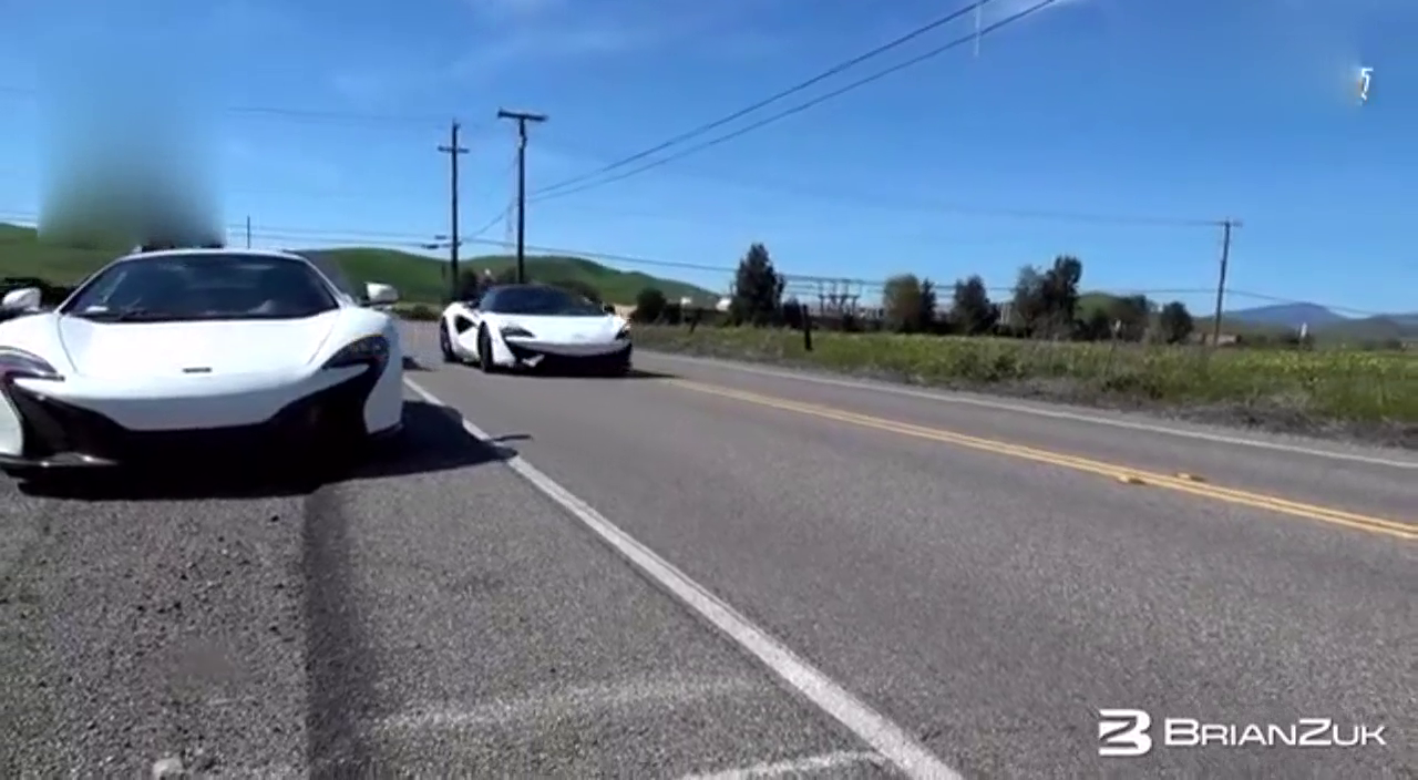 迈凯轮对上兰博基尼，一样的顶级跑车，不一样的风驰电掣