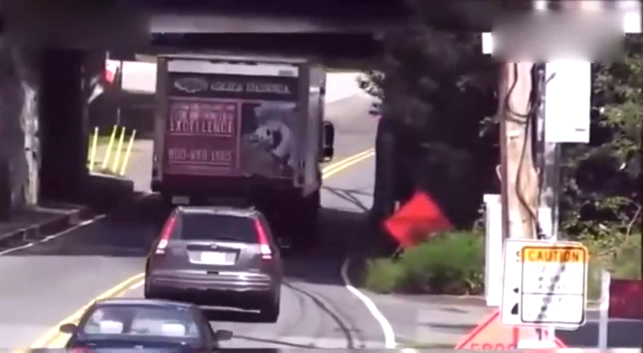 无法想像的重型卡车的恐怖车祸