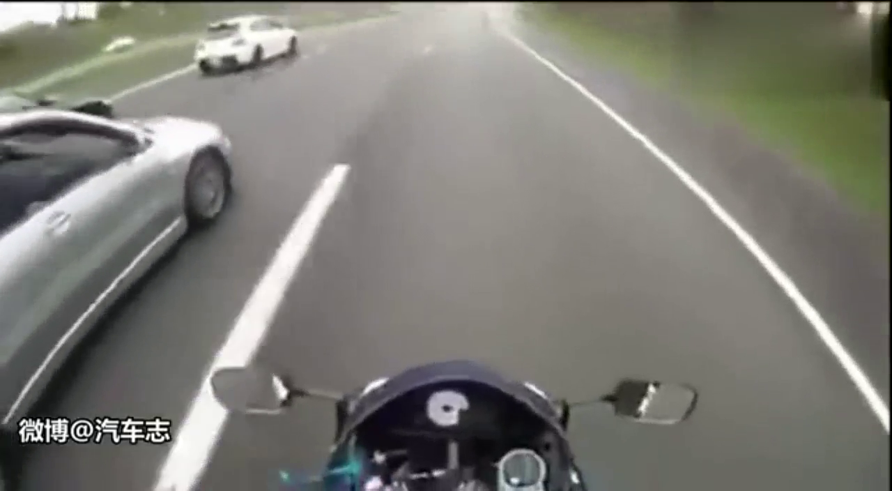 摩托车对飚三菱EVO，一场重机车与改装车的对决