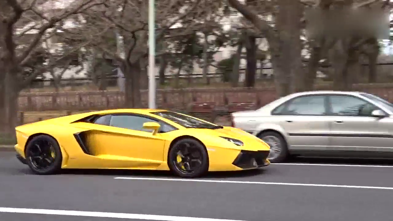 大饱眼福，街头实拍各种超级跑车街头秀声浪