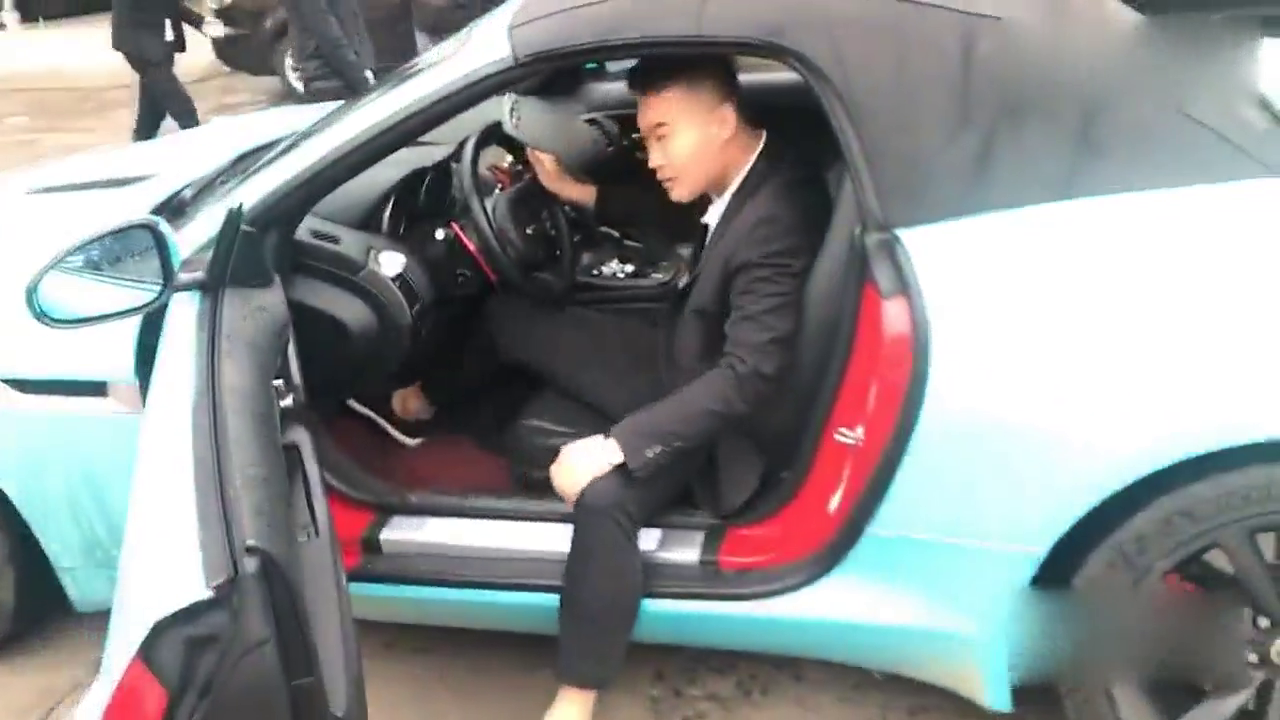 听一下捷豹小跑车的声浪