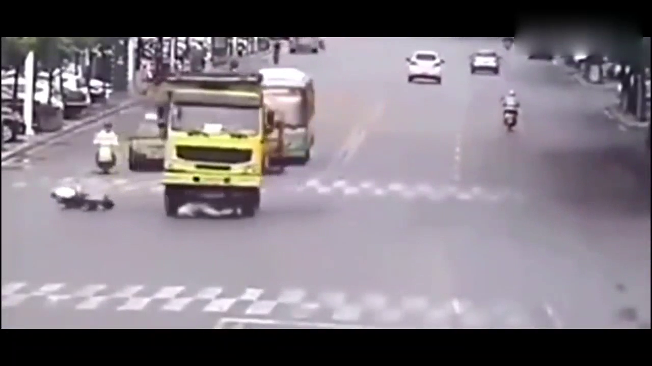 开几十万货车的司机感觉开出了几百万的跑车